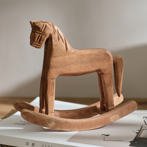 Cheval à bascule en bois de style méditerranéen, ornement de bureau, artisanat en bois de pin, décoration de salon - Product Image 4