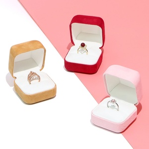 Caja de Joyería Ecológica de Microfibra Neutral Personalizada para Anillos, Aretes y Collares, Estructura de Hierro, Caja Roja de Terciopelo para Joyería de Oro - Product Image 5