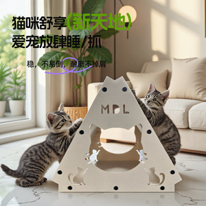 Griffoir vertical triangulaire pour chat Mpl 470x300x305 en carton ondulé durable pour grimper et griffer - Product Image 1