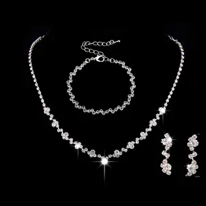 Braut Halskette Ohrringe Set Strass Choker Halskette Kristall Hochzeit Schmuck Set für Frauen und Mädchen- (2 Ohrringe und 1 Ausschnitt