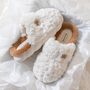 Chaussons d'intérieur et d'extérieur populaires pour hommes et femmes, automne-hiver, avec semelles épaisses antidérapantes et dessus en velours - Product Image 1