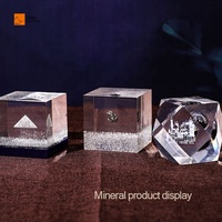 Ornement de Globe en plexiglas transparent polygonal Mini presse-papier de bureau avec spécimen de fleur d'huile construit artisanat en résine époxy pour la décoration intérieure