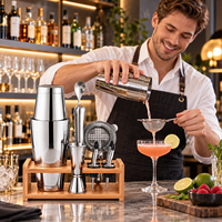 Ensemble Boston Shaker en acier inoxydable avec double récipient, support en bambou à étagère ouverte, passoire perforée et doseur – Idéal pour bar à domicile, fête ou cadeau