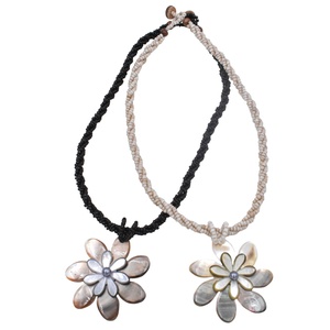 Collares Hawaianos de Madreperla, Collar de Concha Doble Tiare, Estilo Polinesio con Cuerda de Cuentas - Product Image 1