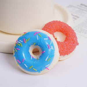 Juguete de donut realista de 5 cm, decoración para el refrigerador del hogar, juguete antiestrés de PU para apretar, donut de azúcar. - Product Image 2