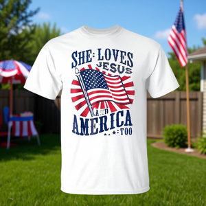 Ella ama a Jesús y también a Estados Unidos, camiseta con la bandera de Estados Unidos del 4 de julio - Product Image 3