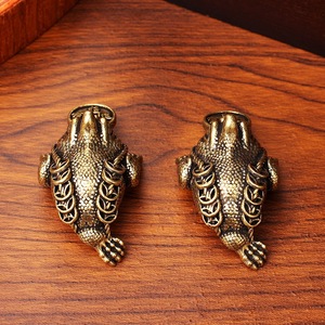 1 pièce d'ornement en forme <span class=keywords><strong>de</strong></span> crapaud doré en laiton antique, petite figurine en cuivre vieilli - Product Image 4