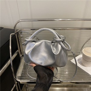 Sac à main nuage plissé simple de style coréen 2026 en polyester, petit sac carré exquis à bandoulière pour femme - Product Image 5