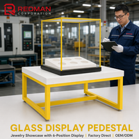 Vitrine en verre sur pied avec cadre en métal jaune, table en acier, plateau blanc, présentoir pour bijoux et montres, stand de vente au détail, showroom personnalisé