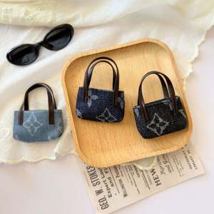 Bolso decorativo de PVC de la serie Fashion de Forest Enterprises Kitty Bamboo, escala 1:3, 17 cm, para muñecas BJD, con diseño de juguete de dibujos animados de tela para cambiar de ropa. - Product Image 4