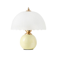 Lampe de table moderne en fer avec texture verre givré, LED E14 alimentée par piles, style crème, pour chambre à coucher, ambiance chaleureuse décorative