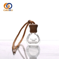 Diffuseur de parfum de voiture de luxe en forme de bouteille de 8 ml, en verre transparent avec couvercle en bois et bouchon à vis