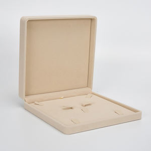 Cajas de Regalo de Terciopelo con Logotipo Personalizado de Lujo para Joyería, Cajas Cuadradas de Plástico y Terciopelo para Guardar Anillos y Aretes - Product Image 3