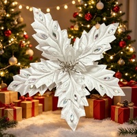 Moderne Weiße und Silberne Künstliche Weihnachtsblumen für Minimalistischen Feiertagsstil