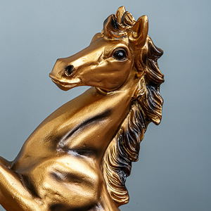 Decoración de gabinete de vino de oficina de caballo de la victoria vacante de estilo europeo transfronterizo, adorno de resina para el hogar de regalo de mudanza y apertura - Product Image 3