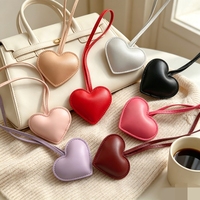 PU lederen hartvormige tas charme sleutelhanger handgemaakte hartvormige tas hanger decoratief ornament voor tas portemonnee accessoire Valentijn cadeau