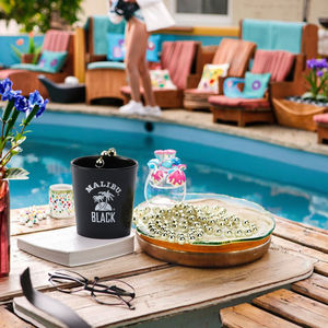 Mini verre à shot de tequila personnalisé de 2 oz, collier à perles, plastique blanc givré jetable, sublimation, fabriqué au Vietnam - Product Image 1