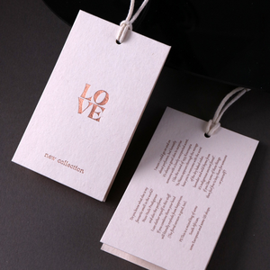 Tùy Chỉnh Sang Trọng Đặc Biệt Giấy Dập Nóng Vàng Logo Hangtags Với Kết Cấu Cá Nhân Logo Giấy Hangtags Cho Quần Áo - Product Image 3