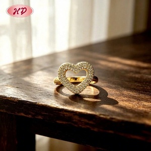 Bague de fiançailles tendance en alliage plaqué or 18 carats avec zirconiums pour femme, cadeau de mariage - Product Image 4