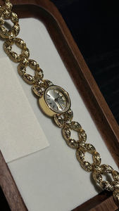 Montre Femme à Chaîne Dorée 2025 – Nouvelle Collection, Élégante, Petite, Quartz, Idéale Voyage, Haute Qualité - Product Image 3