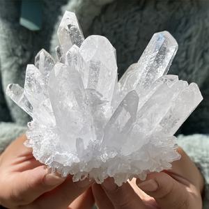 Vente en gros de grappes de cristaux de quartz blanc naturel clair pour la guérison et la décoration - Product Image 5