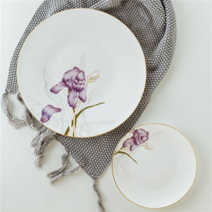 Dignity <span class=keywords><strong>Purple</strong></span> Floral Graceful Juegos de cubiertos Luxury Bone China <span class=keywords><strong>Dinner</strong></span> <span class=keywords><strong>Set</strong></span> para banquete - Product Image 4