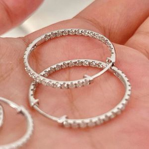 Aretes de Aro Huggie de Oro Blanco de 18K Xinfly, Diseño Clásico con Diamantes, Modernos, Regalo Religioso para Bodas y Fiestas para Niños - Product Image 1