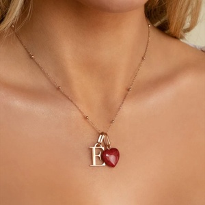 Collier personnalisé avec pendentif cœur et pierre de naissance, plaqué or 18 carats, chaîne en acier inoxydable, pierres créées en laboratoire, pour femme - Product Image 3