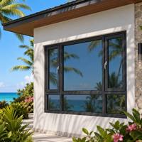 Ventana Abatible de Aluminio para Exteriores, Certificada como Resistente al Viento, con Vidrio Templado y Malla, Diseño Horizontal Moderno para Uso en Cocinas de Hoteles