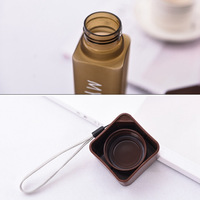 Gourde Carrée Transparente Mate en Plastique de 500 ml, Tasse Sportive d'Extérieur pour Jus et Boissons Froides, avec Cordon Portable