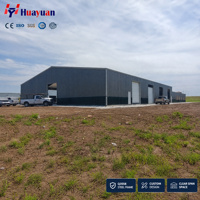 Bâtiment d'entrepôt en structure métallique, centre de distribution et de stockage logistique, construction préfabriquée en ossature métallique industrielle