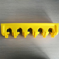 Organisateur de rangement mural multifonctionnel en plastique pour outils de nettoyage, support pour balai et serpillière, pour usage domestique, conception OEM, emballage en boîte