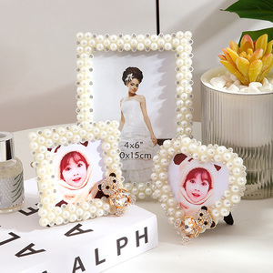 Cadre <span class=keywords><strong>photo</strong></span> en résine <span class=keywords><strong>de</strong></span> luxe européen, cadre <span class=keywords><strong>photo</strong></span> en plastique imitation perle, cadre <span class=keywords><strong>photo</strong></span> en plastique imitation perle tendance, 6*8 pouces - Product Image 1