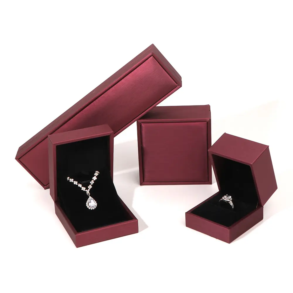 HUAYUE Boîtes d'emballage haut de gamme avec logo personnalisé pour bague en or et chaîne Boîte à bijoux magnétique en cuir PU luxueuse pour collier en velours