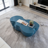 Table basse nordique minimaliste en fibre de verre laquée, grande table d'appoint sculpturale unique en forme de galet, mobilier d'intérieur