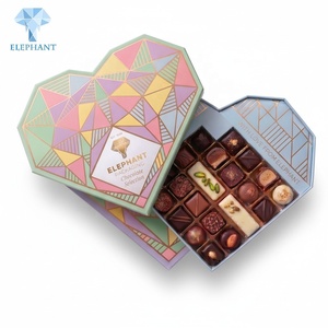 Boîte d'emballage en papier rigide de luxe en forme de cœur, imprimée géométriquement avec du feuille d'or vert menthe, personnalisée avec un motif d'éléphant - Product Image 1