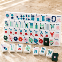 Jeu de Mahjong américain Light Lotus Butterfly - Quatre joueurs - Tuiles en acrylique - Design portable - Pour divertissement familial et cadeaux de fête