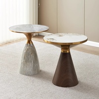Table basse en fer moderne et minimaliste de luxe léger avec plateau en marbre ; finition épaissie aspect pierre pour salon, hôtel, maison