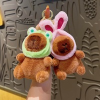 Porte-clés en peluche Capybara de dessin animé avec chapeau d'animal, pendentif doux et mignon grenouille et lapin à capuche pour breloque de sac