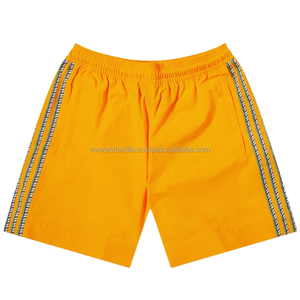 Short de bain décontracté pour homme, taille mi-haute, avec logo personnalisé, séchage rapide, cordon de serrage, respirant, couleur unie - Product Image 2