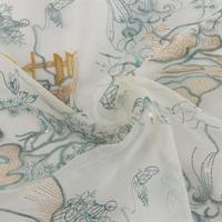 Tissu brodé paysage chinois exquis avec sequins brillants et motif de pagode montagneuse pour robe Cheongsam de luxe