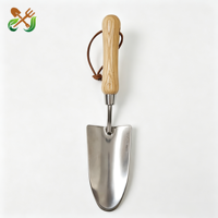 Coffret Cadeau Floral Vintage 3 Pièces : Outils de Jardin en Acier Inoxydable (Truelle, Cultivateur, Fourche) avec Manche en Bois – Idéal pour Jardiniers