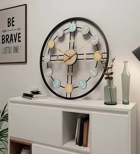 Reloj de pared de metal de diseño resistente y elegante con números claros para una lectura precisa del tiempo agrega encanto a la decoración del hogar o el lugar de trabajo - Product Image 3