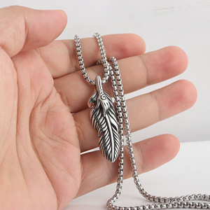 สร้อยคอจี้ขนนกสแตนเลสผู้ชายสไตล์พังก์ย้อนยุคดีไซน์รูปสัตว์ 270105 - Product Image 3
