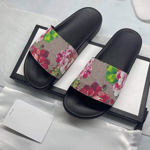 Sandalias Planas de Lujo para el Verano 2026 con Estampado Floral de Hortensias, Impermeables y Fáciles de Limpiar, Diseño Unisex - Product Image 3