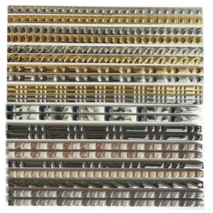 Carreaux muraux décoratifs en céramique dorée avec motifs dorés et argentés, bordure crayon, différentes tailles disponibles pour maison et hôtel, <span class=keywords><strong>40</strong></span> - <span class=keywords><strong>60</strong></span> <span class=keywords><strong>cm</strong></span> - Product Image 5