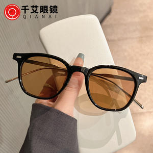 Gafas de Sol Qianai para Mujer, Montura Redonda Retro, Protección UV400, Lentes de PC Tipo 3, Montura Negra, Diseño Ovalado - Product Image 5