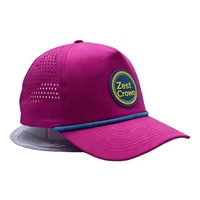 Casquette de baseball sportive en tissu éponge imperméable à 6 panneaux, perforée au laser, séchage rapide, style hip-hop, avec détails en caoutchouc, pour la mode et la performance personnalisées