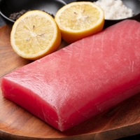 Thon à ailettes jaunes Saku IQF, portion coupée, tranche désossée, bloc en cubes, qualité sushi, poisson, sashimi, filet de thon, emballage sous vide