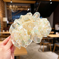 Pince à cheveux en tissu doux et moelleux en forme de nuage floral pour femme - Pince requin pour chignon d'été à l'arrière de la tête